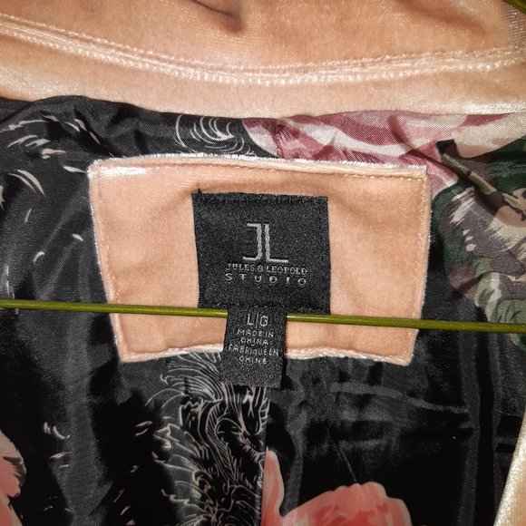 Womans blush coloured velvet blazer - Picture 5 of 5